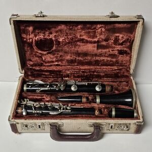 Noblet Paris BB Wooden Clarinet 5-piece with Case